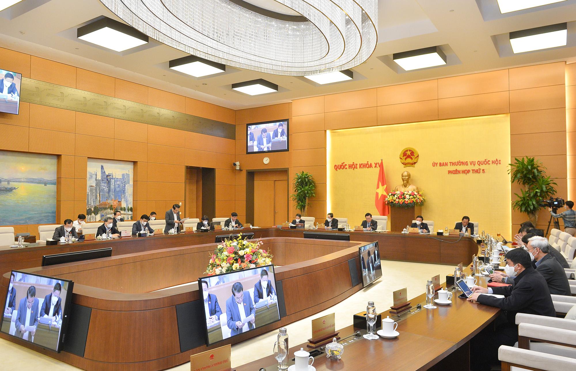   Thường vụ VV88 casino đăng ký sẽ xem xét thực hiện một số cơ chế, chính sách về y tế