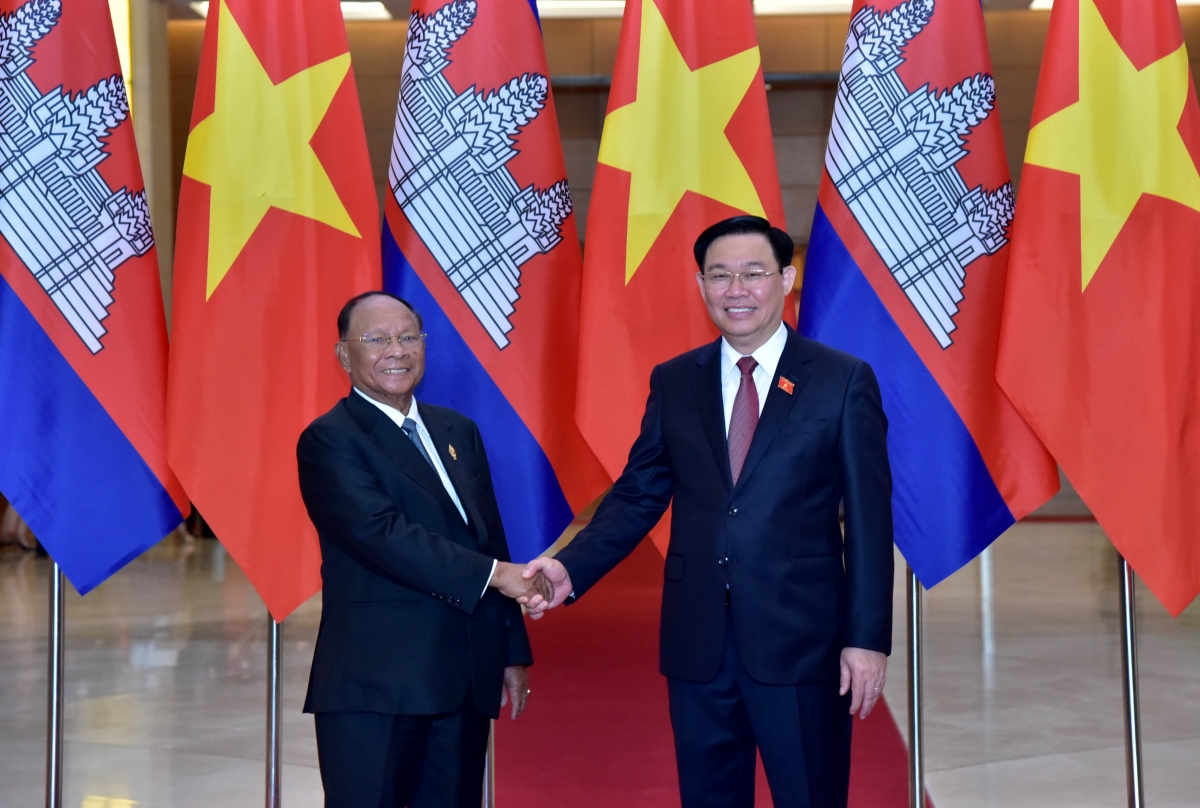   Chủ tịch VV88 casino đăng ký Vương Đình Huệ đón, hội đàm với Chủ tịch VV88 casino đăng ký Vương quốc Campuchia