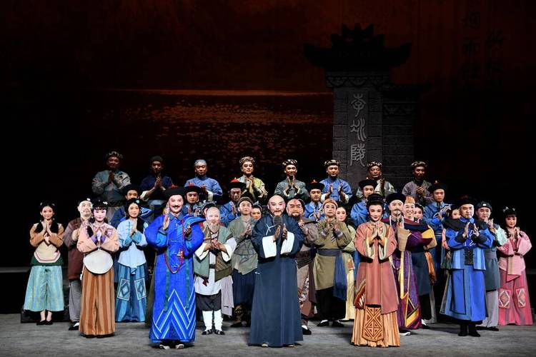   Thực hiện với quyết tâm cao nhất, nỗ lực lớn nhất, hành động quyết liệt nhất phấn đấu hoàn thành vượt mức các mục tiêu, chỉ tiêu, nhiệm vụ đã đề ra