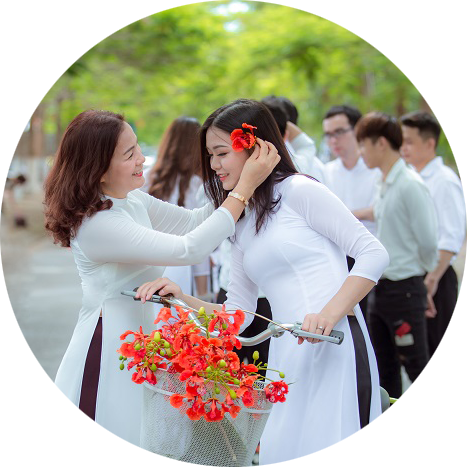   Đồng chí Nguyễn Khắc Thận, Bí thư Tỉnh uỷ chúc mừng một số đơn vị y tế nhân ngày Thầy thuốc Việt Nam