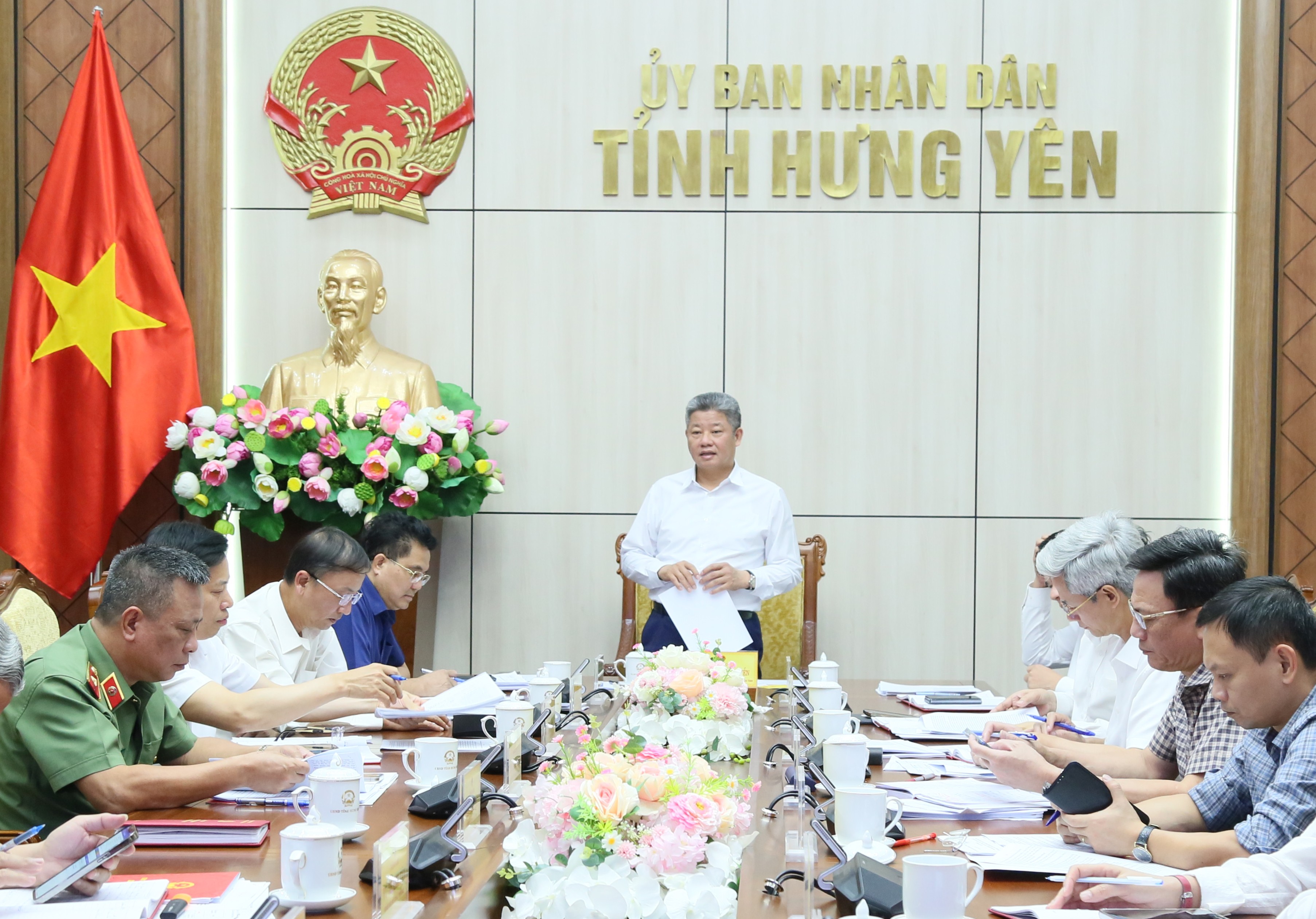 Phiên họp thường kỳ tháng 5 và hội nghị trực tuyến với các xã, phường
