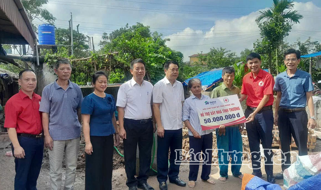   Trao 50 triệu đồng hỗ trợ xây nhà cho hộ cận nghèo ở xã Đức Hợp