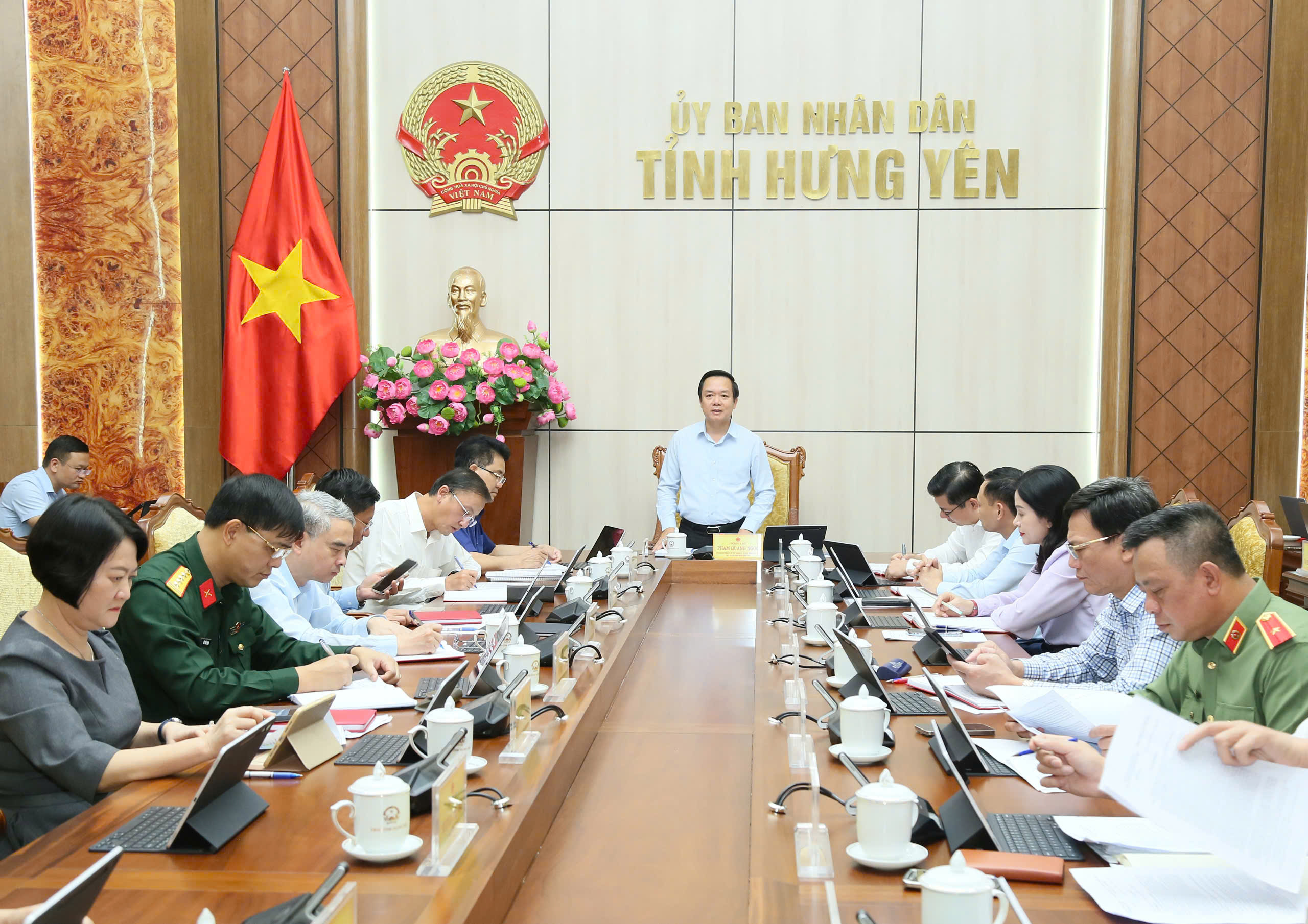   Đảng ủy, UBND tỉnh nghe và cho ý kiến về một số nội dung quan trọng