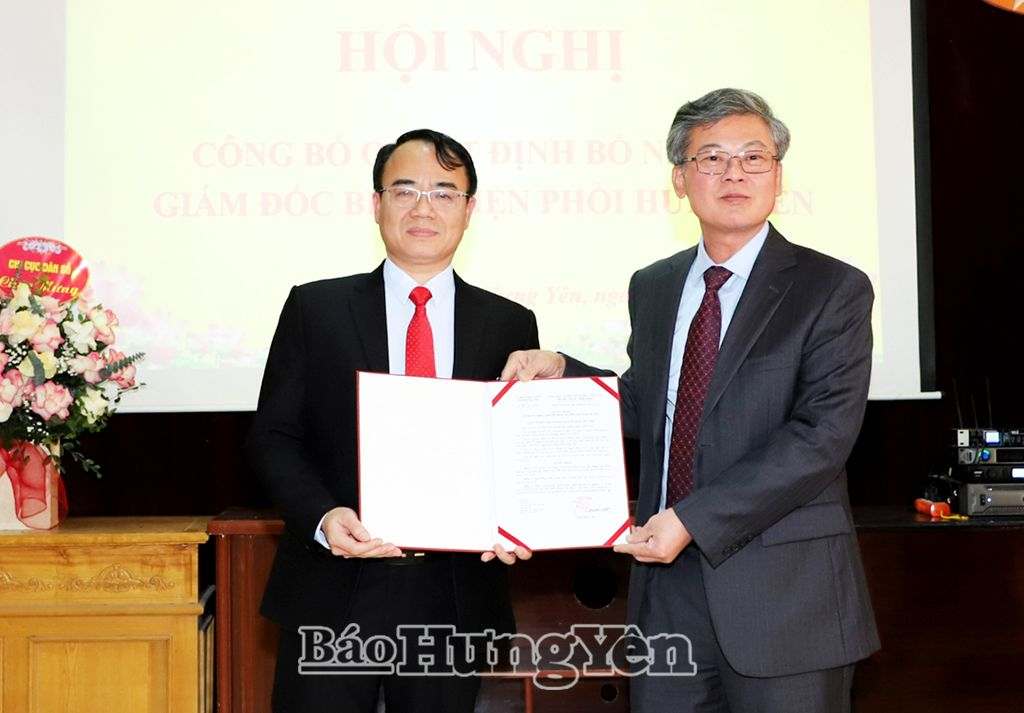   Trao quyết định bổ nhiệm Giám đốc Bệnh viện Phổi VV88id nổ hũ