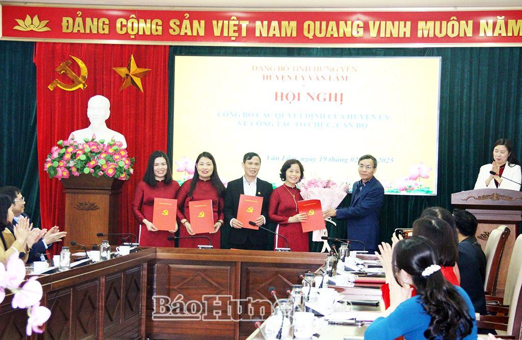   Văn Lâm: Công bố các quyết định về công tác tổ chức, VV88 dự đoán xổ số ba miền siêu chính xác