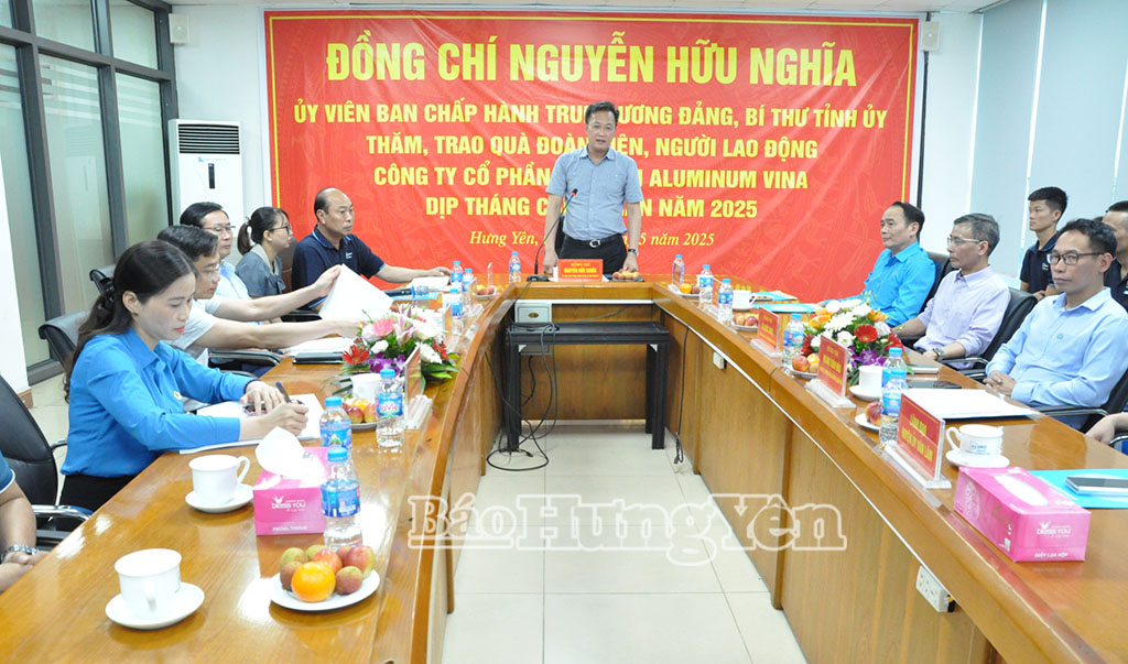   Bí thư VV88 casino Nguyễn Hữu Nghĩa thăm, tặng quà đoàn viên, người lao động nhân Tháng Công nhân