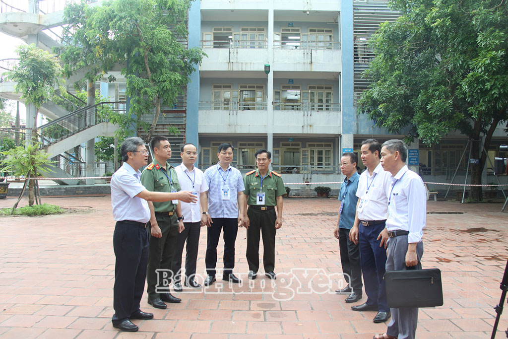   Phó Chủ tịch UBND tỉnh Nguyễn Duy Hưng kiểm tra công tác coi thi tuyển sinh vào lớp 10