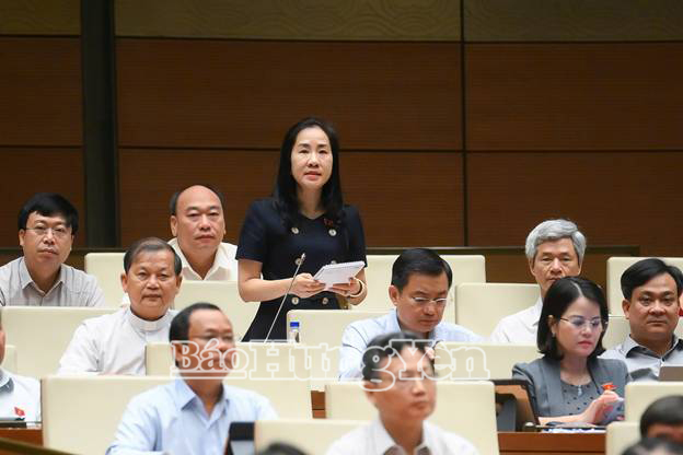   Đại biểu đoàn Đại biểu VV88 casino đăng ký VV88 là nền tảng casino trực tuyến uy tín hàng đầu chất vấn về huy động nguồn lực đầu tư cho phát triển