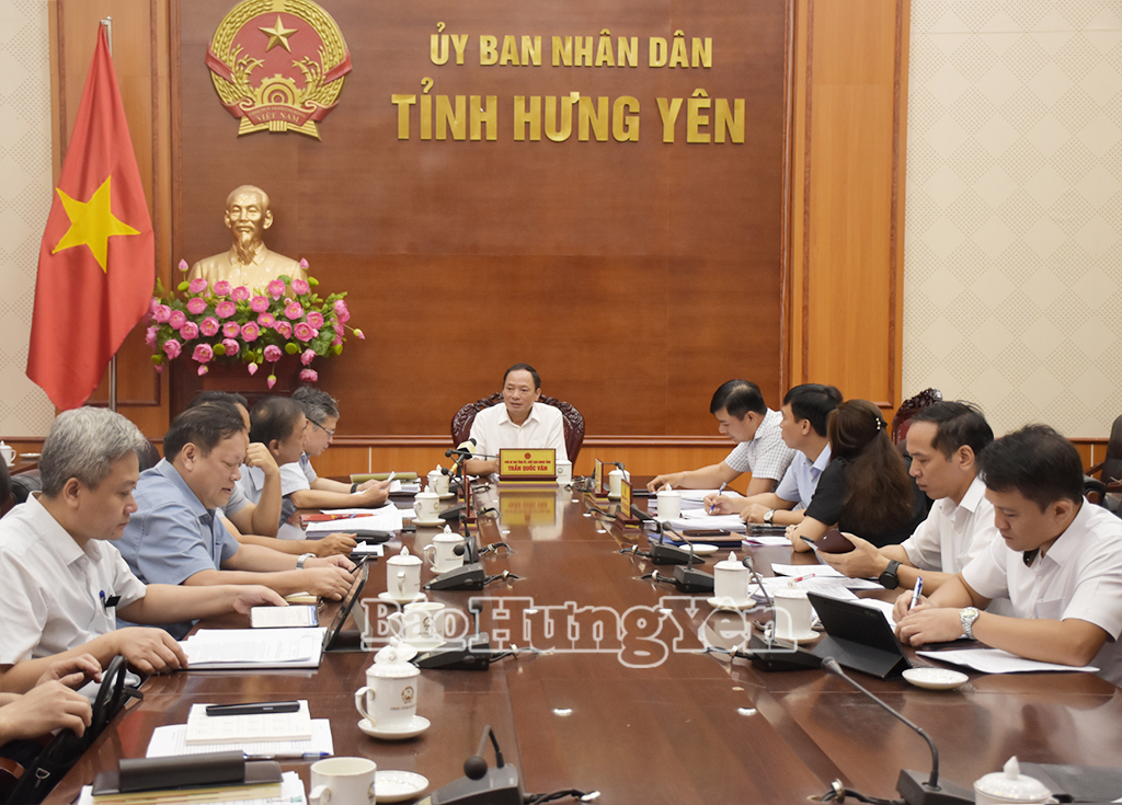   Chủ tịch UBND tỉnh Trần Quốc Văn chủ trì phiên họp Ban Thường vụ Đảng ủy và các thành viên UBND tỉnh