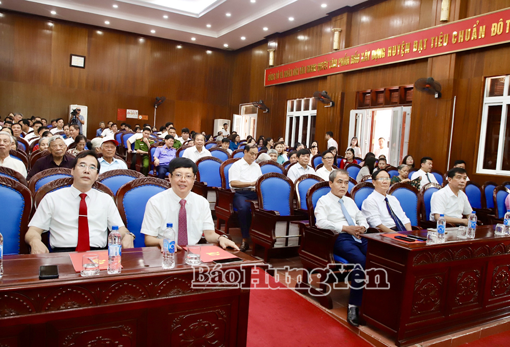   Huyện ủy Văn Giang: Tổng kết hoạt động của hệ thống chính trị huyện nhiệm kỳ 2020 – 2025 và đón nhận Huân chương Lao động hạng Ba