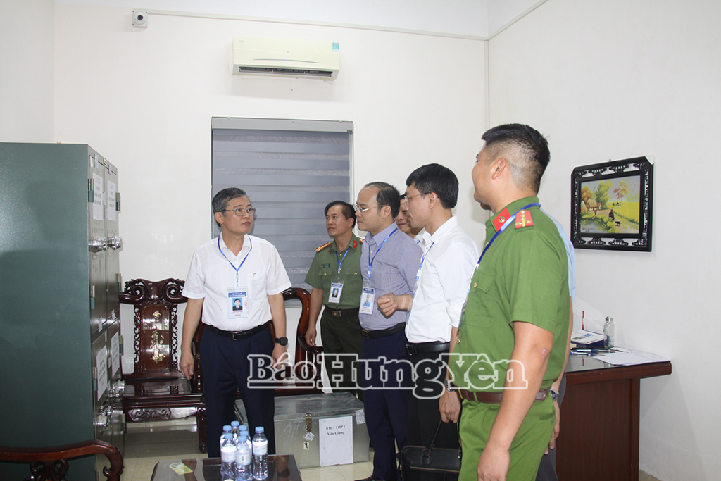   Phó Chủ tịch UBND tỉnh Nguyễn Duy Hưng kiểm tra công tác coi thi Kỳ thi tốt nghiệp THPT năm 2025