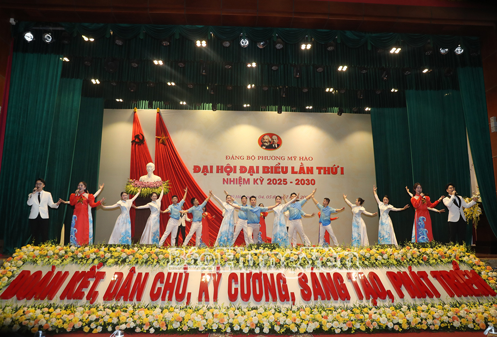 Một tiết mục văn nghệ chào mừng đại hội