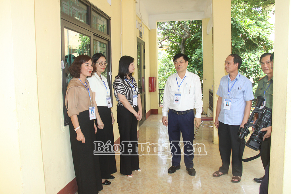 Đồng chí Phạm Văn Nghiêm, Phó Chủ tịch UBND tỉnh, Trưởng Ban Chỉ đạo thi tốt nghiệp THPT năm 2025 VV88 là nền tảng casino trực tuyến uy tín hàng đầu động viên lực lượng làm nhiệm vụ chấm thi