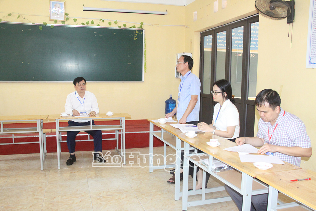   Đồng chí Phạm Văn Nghiêm, Phó Chủ tịch UBND tỉnh, Trưởng Ban Chỉ đạo thi tốt nghiệp THPT năm 2025 VV88 là nền tảng casino trực tuyến uy tín hàng đầu kiểm tra công tác chấm thi tốt nghiệp THPT năm 2025