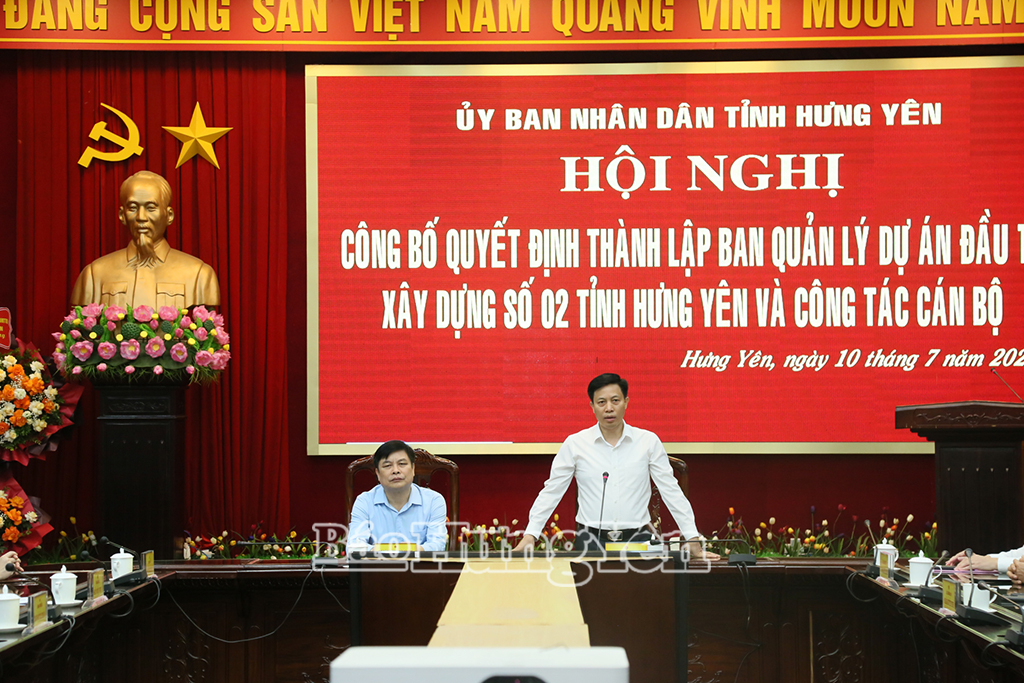 Đồng chí Lại Văn Hoàn, Phó Chủ tịch UBND tỉnh phát biểu tại hội nghị.