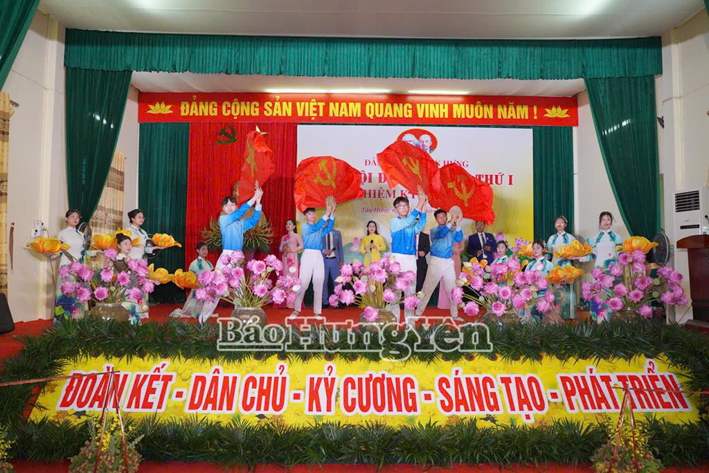 Tiết mục văn nghệ chào mừng đại hội