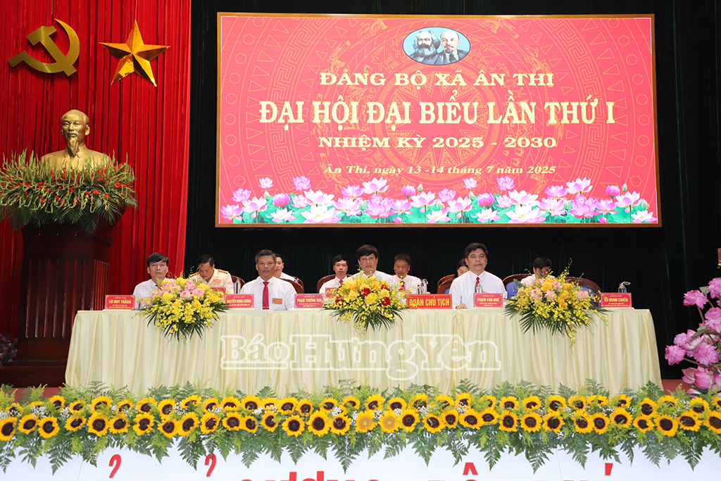 Đoàn chủ tịch Đại hội