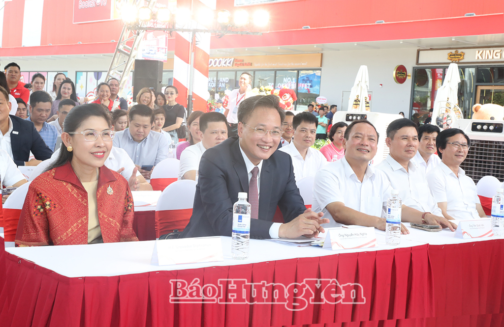 Các đại biểu dự lễ khai trương siêu thị Go! VV88id nổ hũ