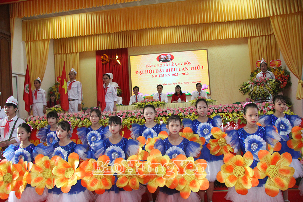 Tiết mục văn nghệ chào mừng tại Đại hội.