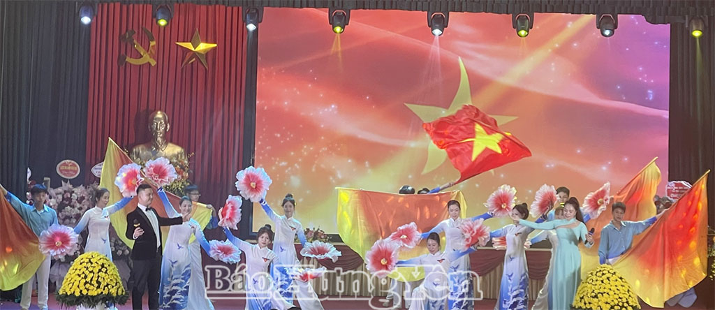 Tiết mục văn nghệ tại Đại hội.