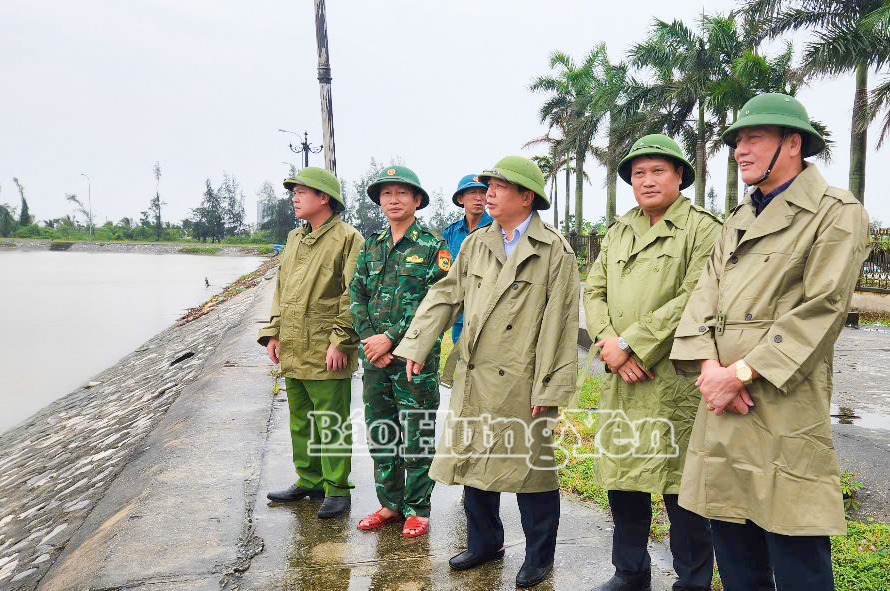   Đồng chí Nguyễn Quang Hưng, Phó Chủ tịch Thường trực UBND tỉnh kiểm tra công tác phòng, chống bão số 3 tại xã Đông Thái Ninh và Khu VV888 bet đăng nhập Liên Hà Thái