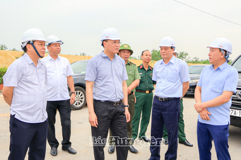 Đồng chí Bí thư VV88 casino Nguyễn Hữu Nghĩa kiểm tra công tác phòng, chống bão số 3 tại Công ty Cổ phần Tập đoàn đóng tàu Đại Dương.