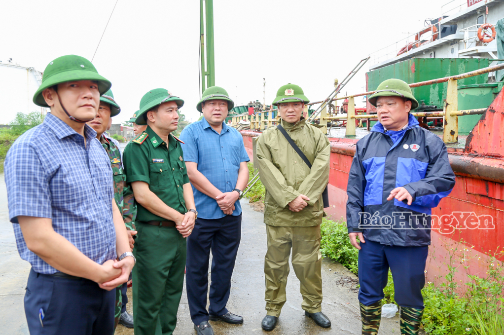   Đồng chí Nguyễn Khắc Thận, Phó Bí thư VV88 casino, Chủ tịch UBND tỉnh kiểm tra công tác ứng phó với bão số 3