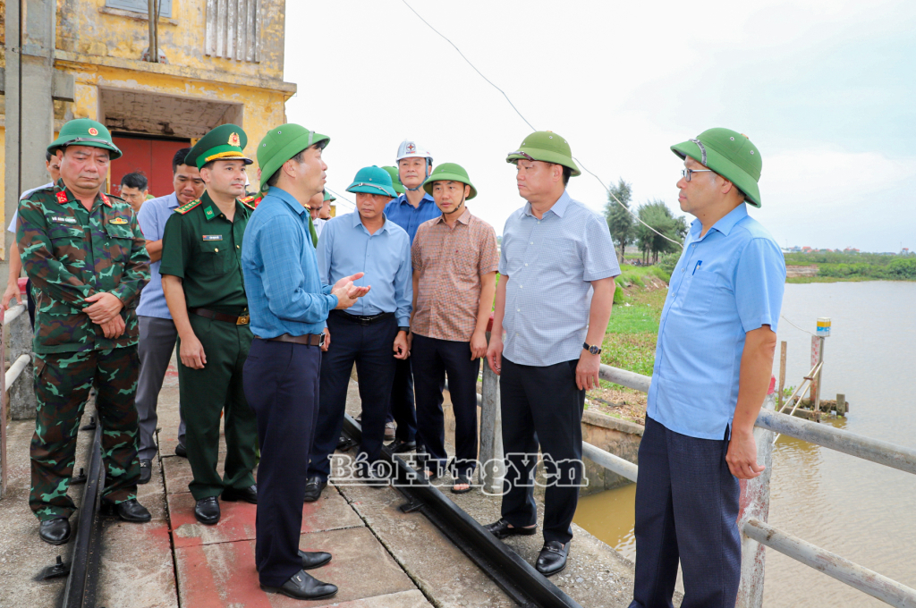   Đồng chí Phó Bí thư VV88 casino, Chủ tịch UBND tỉnh Nguyễn Khắc Thận kiểm tra công tác ứng phó với bão số 3