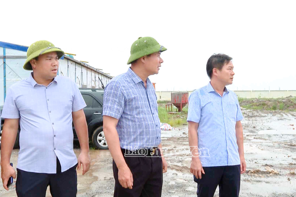 Đồng chí Phó Chủ tịch UBND tỉnh Nguyễn Lê Huy kiểm tra công tác phòng, chống bão số 3 tại khu VV888 bet đăng nhập Tiền Hải.