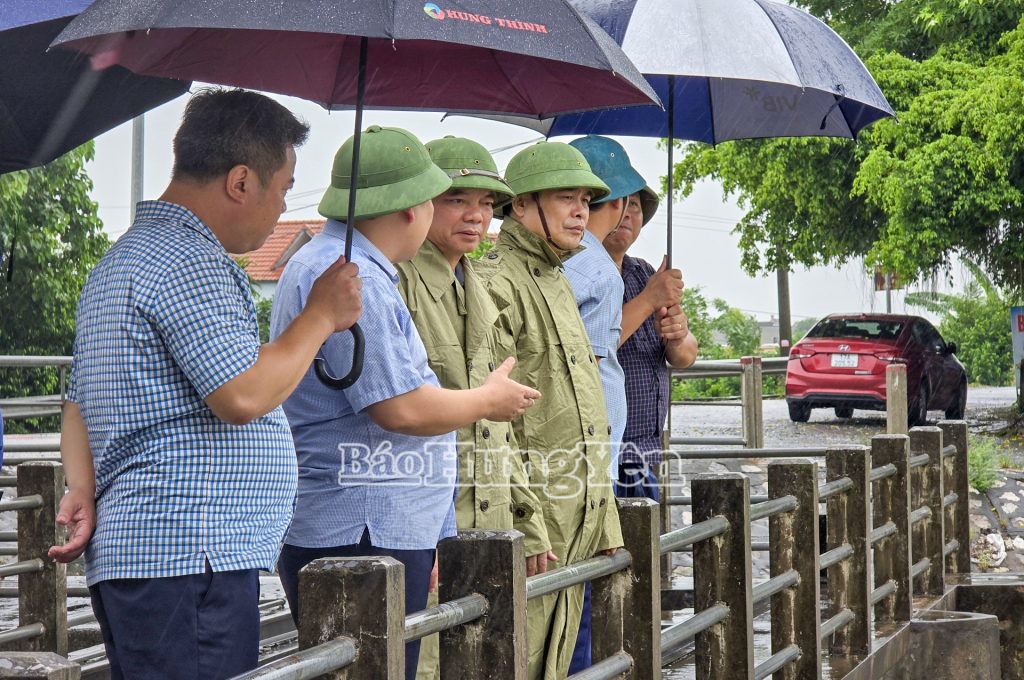   Các đồng chí lãnh đạo tỉnh đi kiểm tra, chỉ đạo công tác phòng, chống bão số 3