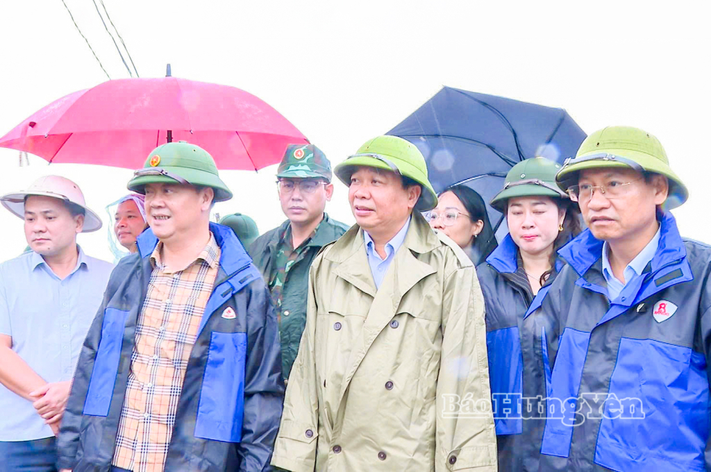   Đồng chí Phó Chủ tịch Thường trực UBND tỉnh Nguyễn Quang Hưng đi kiểm tra, chỉ đạo công tác phòng, chống bão số 3 tại xã Lương Bằng