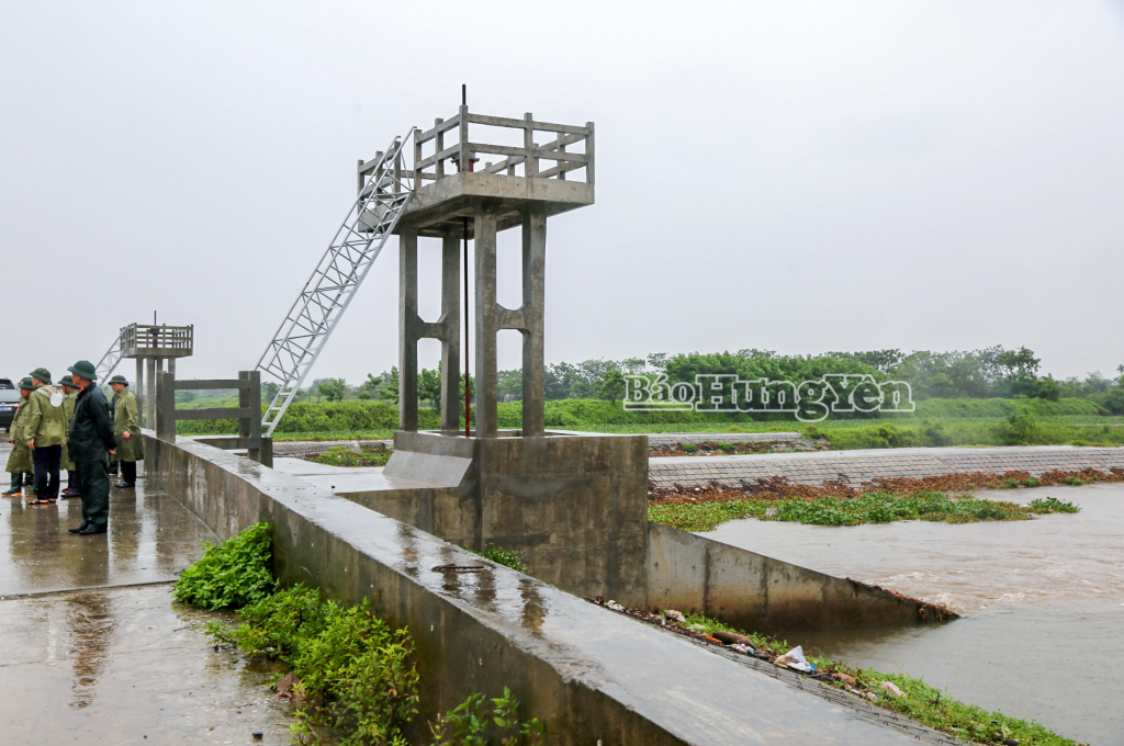 Hệ thống thủy lợi trên địa bàn tỉnh tiêu thoát nước ứng phó với bão số 3.