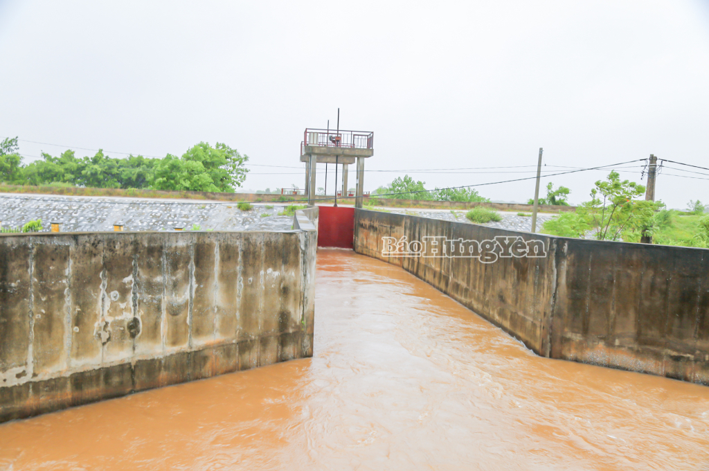 Các trạm bơm trên địa bàn vận hành hết công suất bảo đảm công tác bơm tiêu phòng, chống úng.