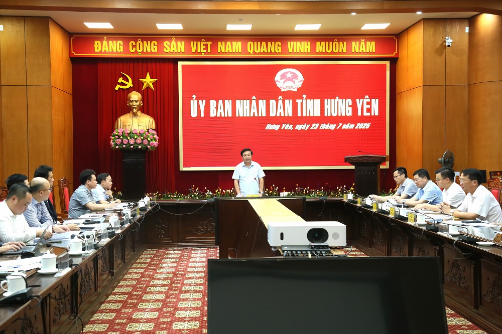   UBND tỉnh nghe và cho ý kiến về tiến độ dự án nhà máy điện khí LNG Thái Bình và các dự án phát triển nhà ở