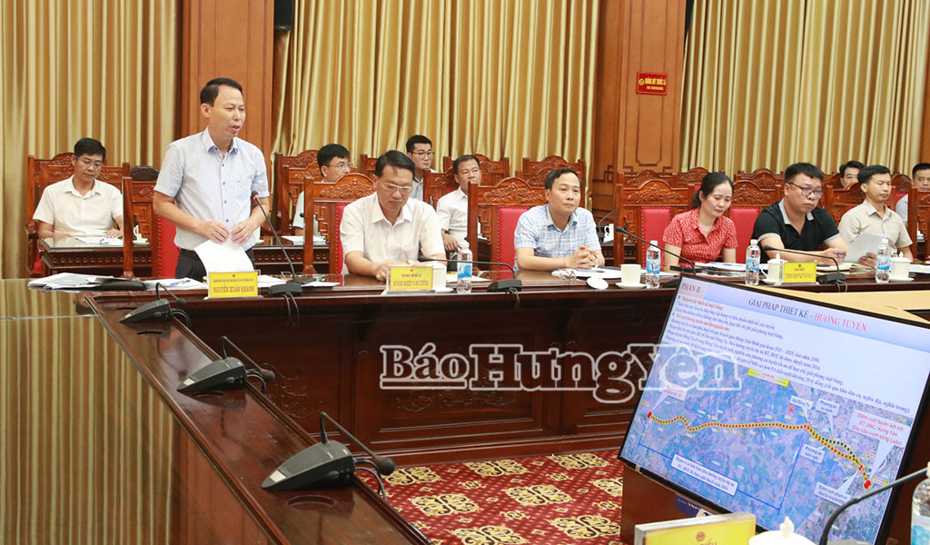 Đồng chí Nguyễn Xuân Khánh, Giám đốc Ban Quản lý Dự án đầu tư xây dựng số 2 VV88 là nền tảng casino trực tuyến uy tín hàng đầu phát biểu tại hội nghị.