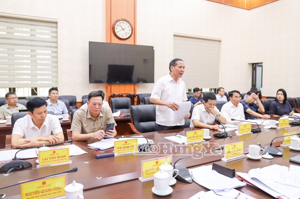 Lãnh đạo Sở Tài chính phát biểu tại cuộc họp.