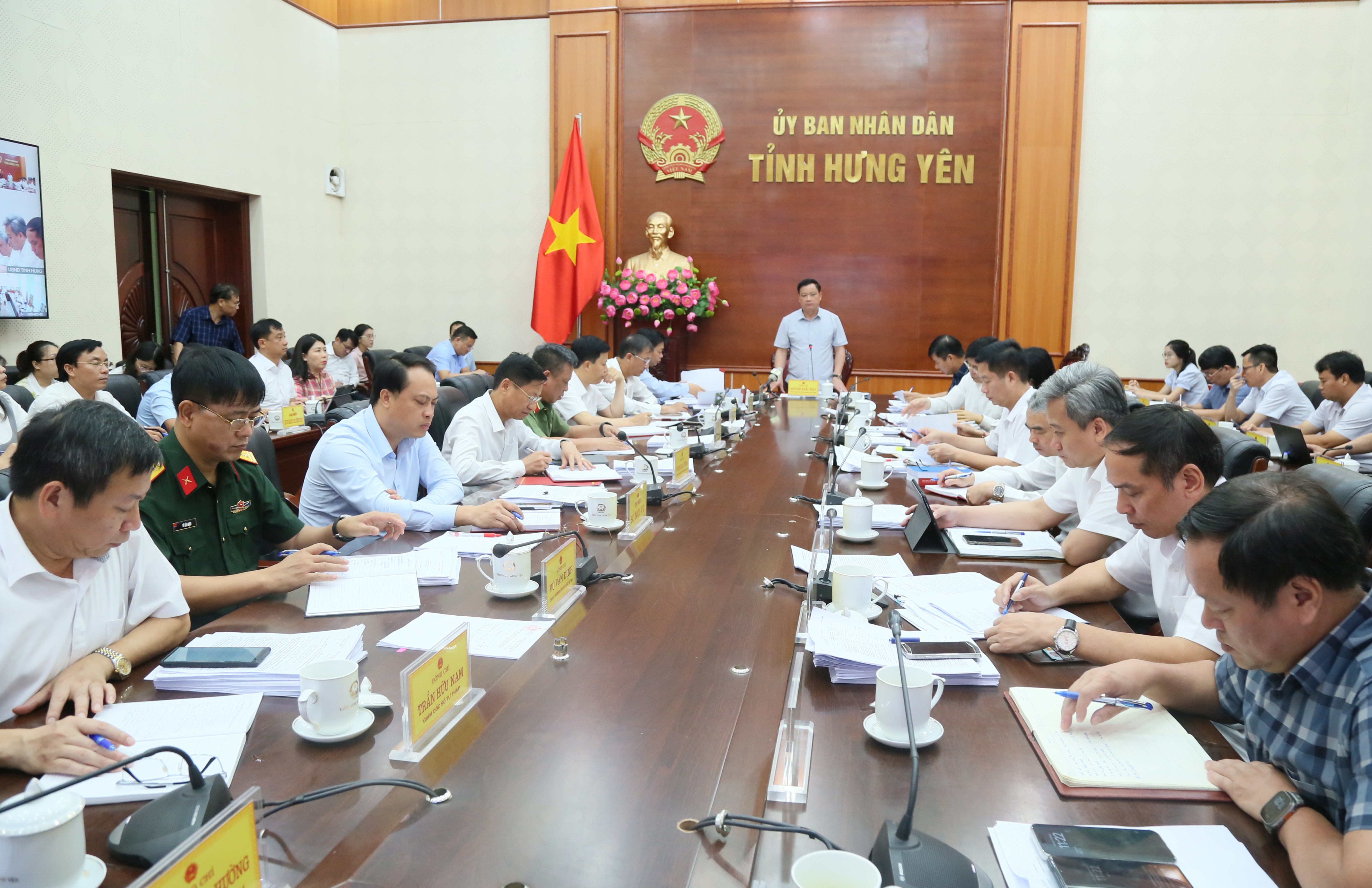   UBND tỉnh nghe và cho ý kiến về một số nội dung quan trọng