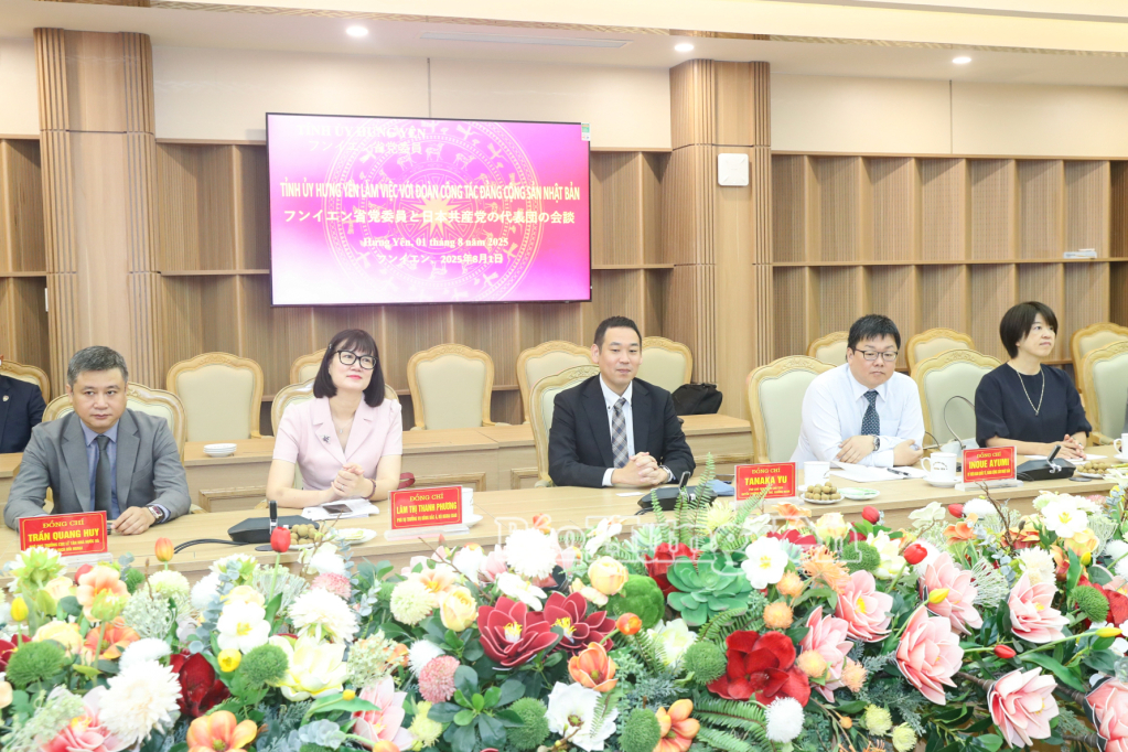 Các đại biểu trong đoàn công tác của Đảng Cộng sản Nhật Bản.