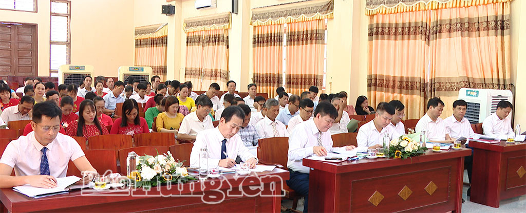 Đại biểu dự kỳ họp.