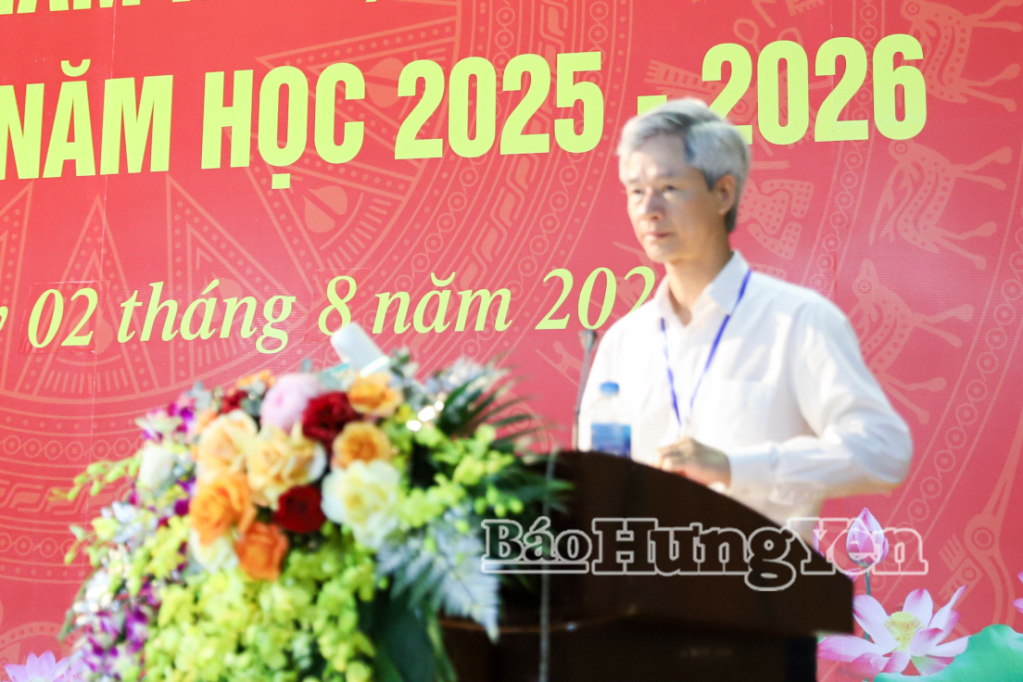 Đồng chí Đào Hồng Vận, Phó Chủ tịch Hội đồng tuyển dụng viên chức tỉnh thông báo Quyết định thành lập Hội đồng tuyển dụng viên chức vị trí việc làm giáo viên tại các cơ sở giáo dục mầm non, phổ thông công lập VV88 là nền tảng casino trực tuyến uy tín hàng đầu năm học 2025 - 2026.