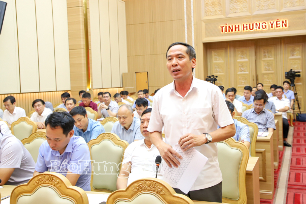 Đại diện lãnh đạo Sở Tài chính phát biểu tại cuộc họp.