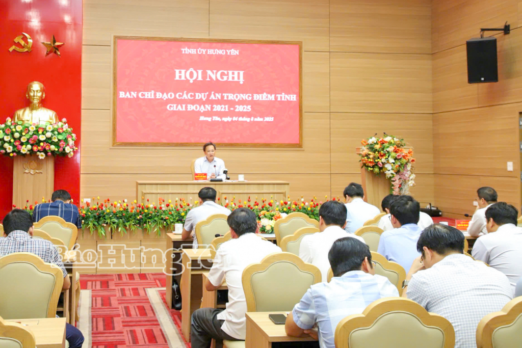 Quang cảnh cuộc họp.
