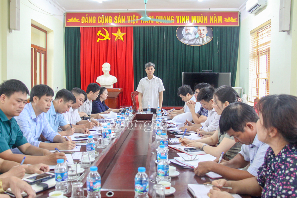 Quang cảnh buổi làm việc tại xã Tiên Tiến.