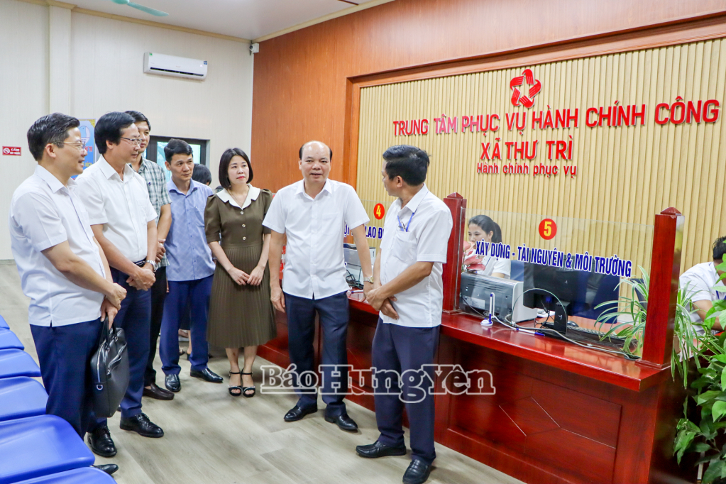 Kiểm tra tại Trung tâm Phục vụ hành chính công xã Thư Trì.