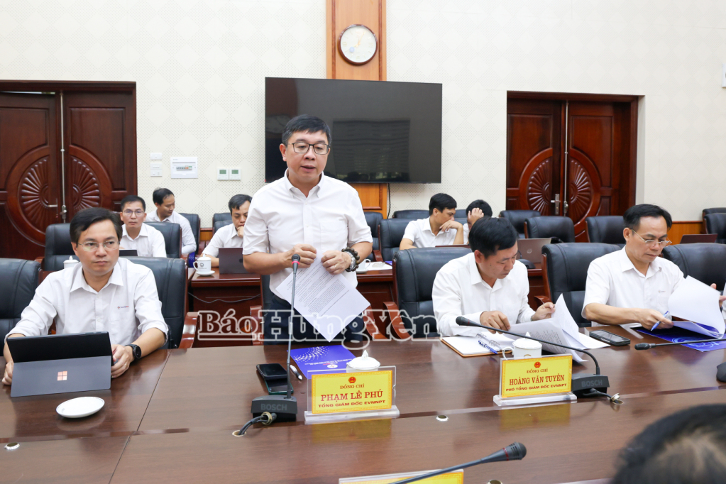 Đồng chí Phạm Lê Phú, Tổng Giám đốc EVNNPT phát biểu tại buổi làm việc.