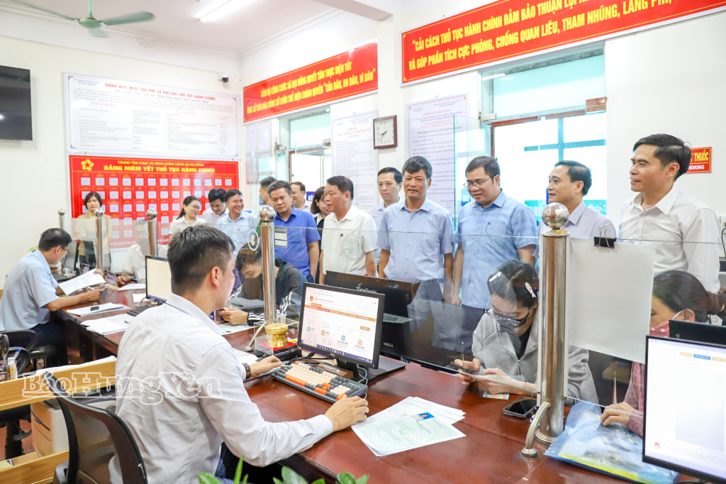   Kiểm tra việc vận hành chính quyền địa phương 2 cấp tại các xã: Đại Đồng, Lạc Đạo