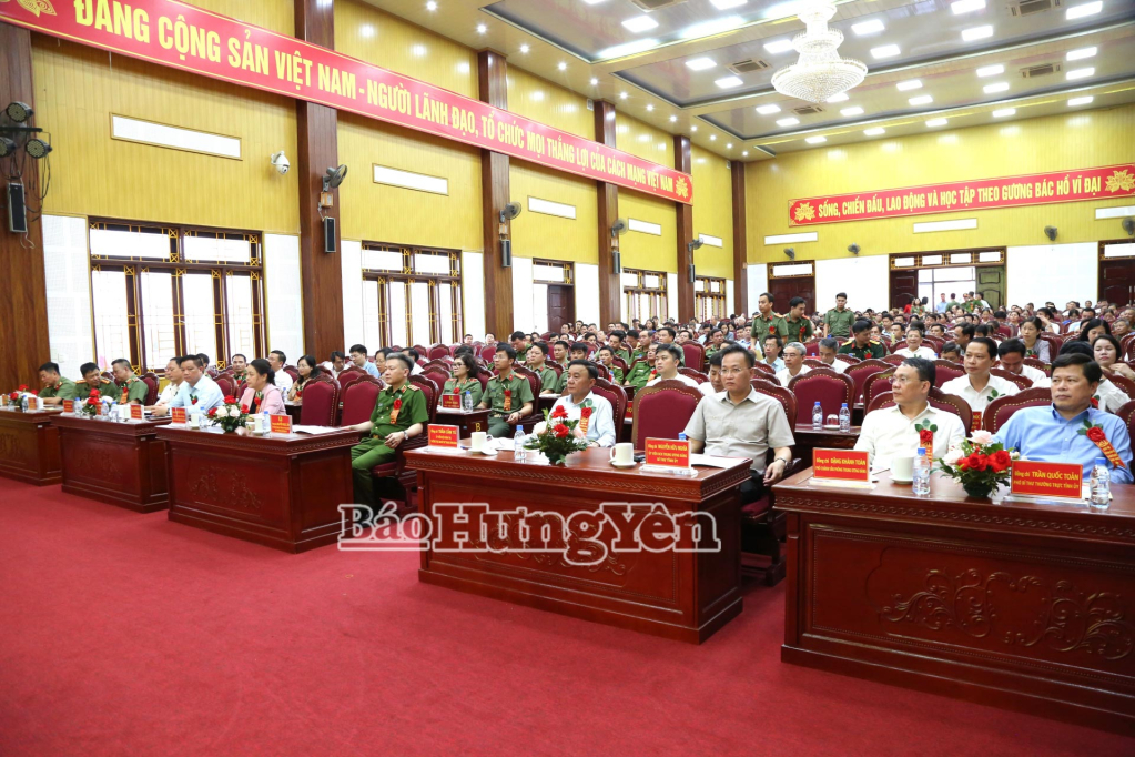   Đồng chí Trần Cẩm Tú, Ủy viên Bộ VV88 đăng ký nhận ngay 58k, Thường trực Ban Bí thư dự ngày hội toàn dân bảo vệ an ninh VV88 đăng ký nhận ngay 58k tại xã Đông Hưng