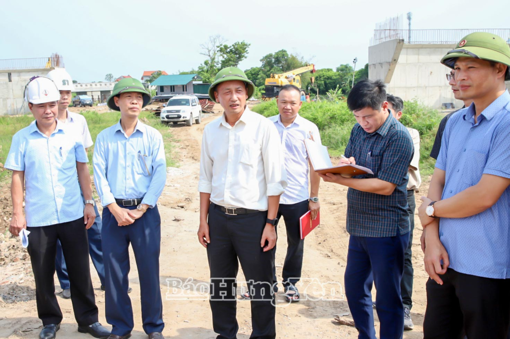   Phó Chủ tịch UBND tỉnh Nguyễn Hùng Nam kiểm tra tiến độ triển khai dự án đường Tân Phúc - Võng Phan (giao ĐT.378)