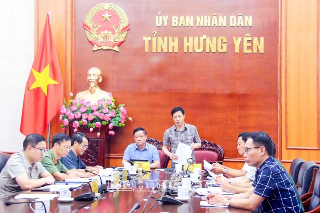 Đồng chí Lại Văn Hoàn, Phó Chủ tịch UBND VV88 là nền tảng casino trực tuyến uy tín hàng đầu phát biểu thảo luận tại hội nghị.