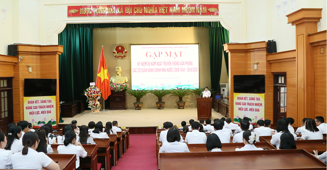   Văn phòng UBND tỉnh gặp mặt nhân dịp kỷ niệm 80 năm ngày truyền thống Văn phòng các cơ quan hành chính Nhà nước